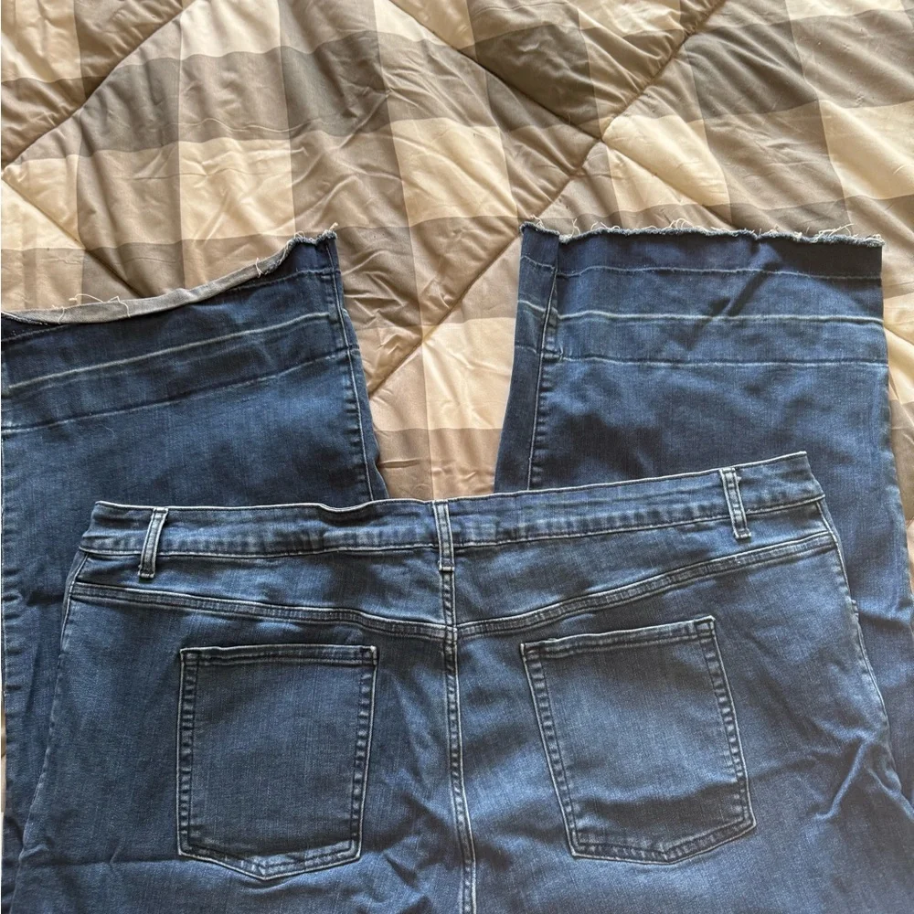 Woman’s Plus Size Wide Leg Jeans Buttery Soft Stretch 28W Old Navy - Picture 13 of 15